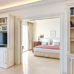 Apartment Buckingham & Lloyds - 