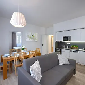 Downtown Belohorska Apartment